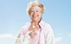 Foto mulher alegre - Microfisioterapia