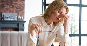 Foto mulher cansa Fibromialgia - Microfisioterapia